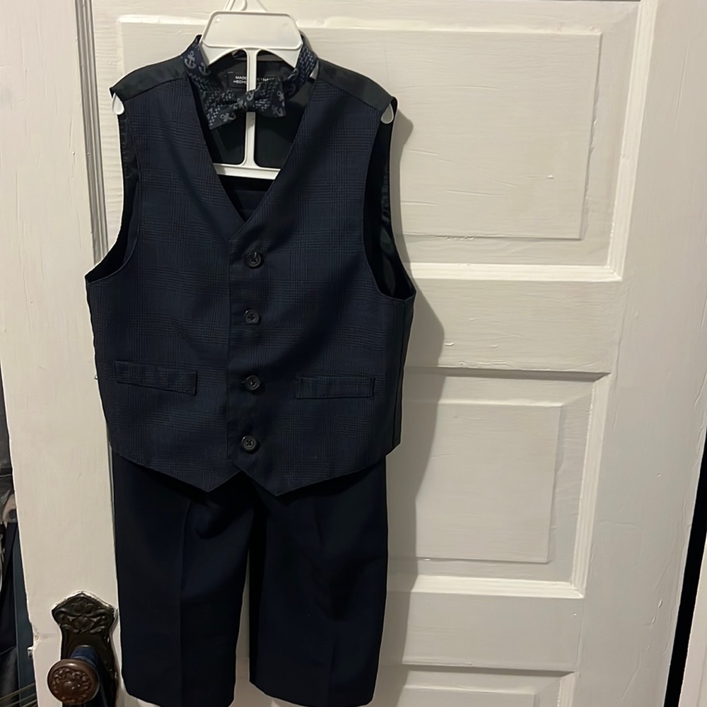 EUC Formal tux kids suit with vest, pants, and bow tie 4T